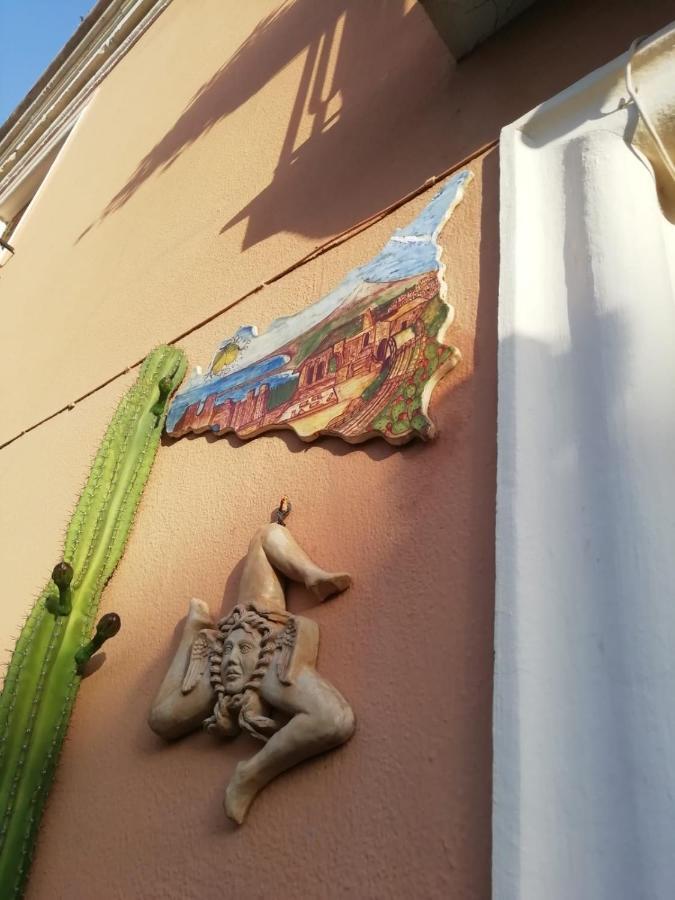 דירות טאורמינה Casa Antica Savoia מראה חיצוני תמונה