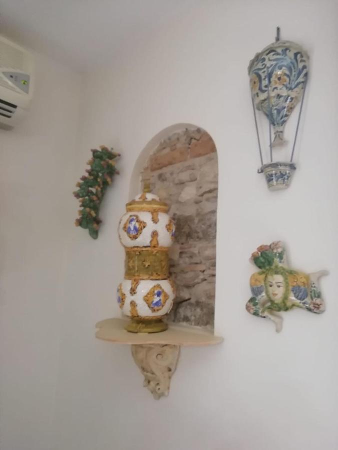 דירות טאורמינה Casa Antica Savoia מראה חיצוני תמונה